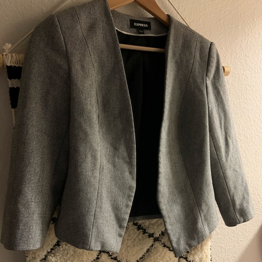 Matches with everything cropped blazer!